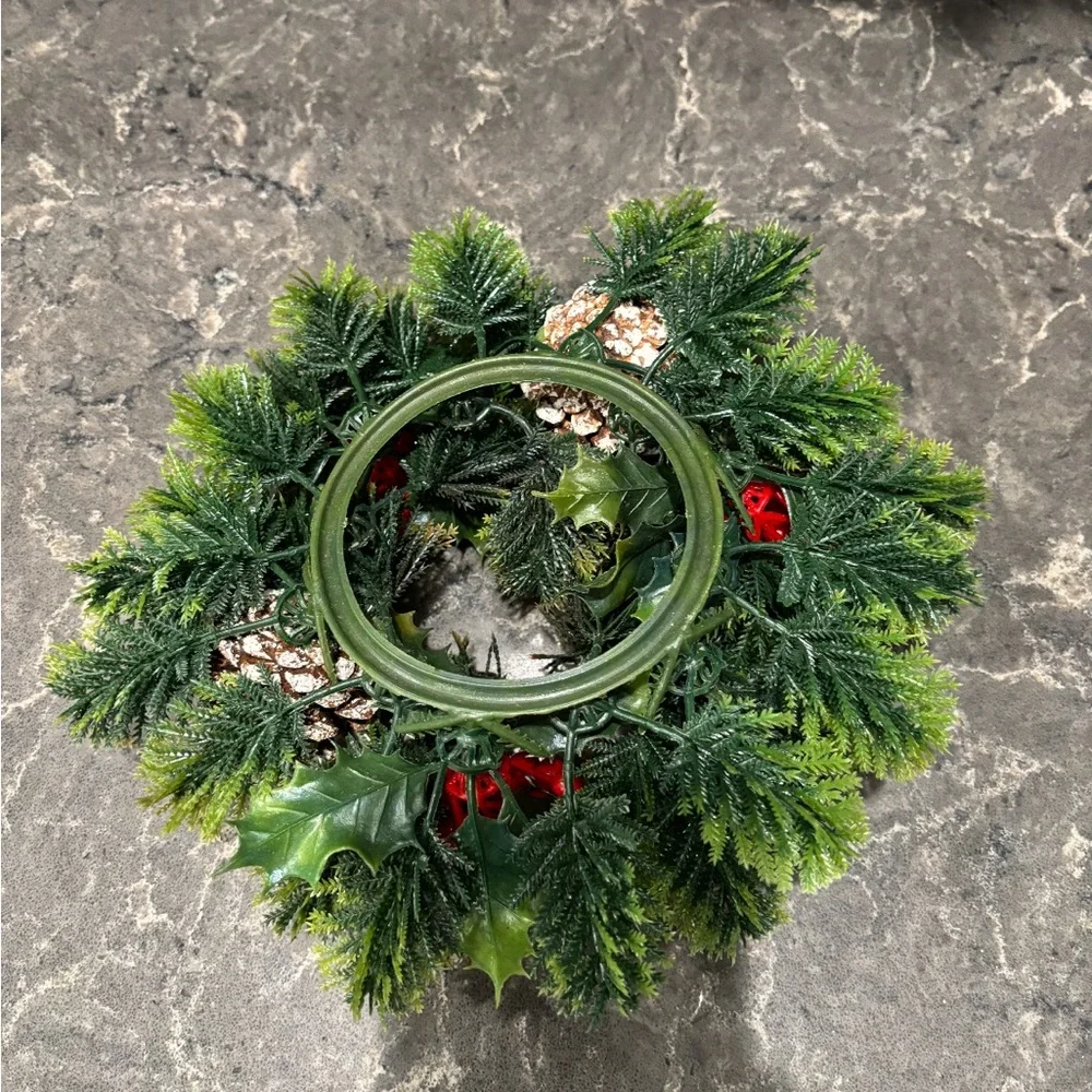 ❗️Festive Green and Red Holiday Centerpiece